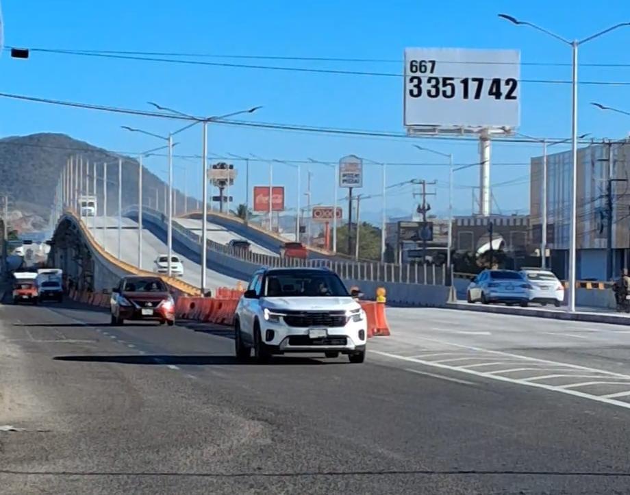 $!Mazatlán libera nuevo puente vehicular en Pérez Escobosa para agilizar tránsito al norte