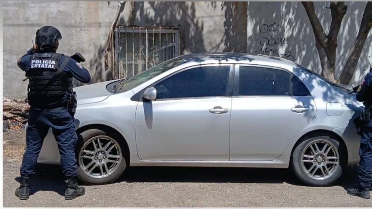 El vehículo fue ubicado por policías estatales en la colonia Felipe Ángeles tras haber sido robado.