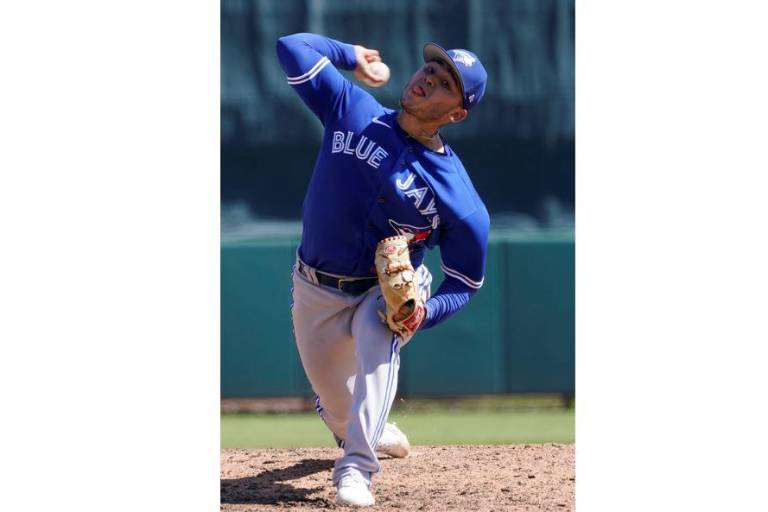 Adrián Ulises Hernández, de Escuinapa, tiene buena presentación en pretemporada con Azulejos de Toronto