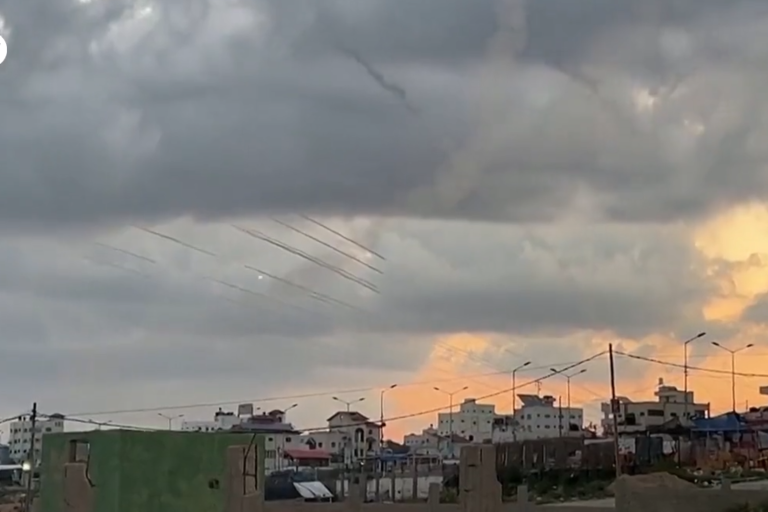 Hamas lanza ataque contra Israel y este responde con bombardeos