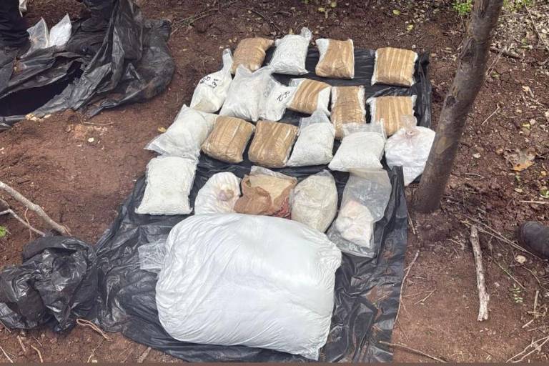 Aseguran 22 kilos de metanfetamina y armas durante operativo en Navolato