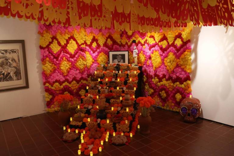 Honra el Masin a Francisco Toledo con su altar de muertos
