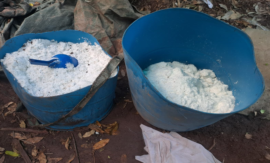 $!Inhabilitan cinco laboratorios clandestinos y destruyen metanfetamina en Cosalá
