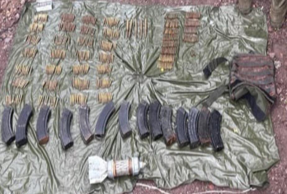 $!Aseguran armas, explosivos y detienen a dos personas en operativos en el sur de Sinaloa