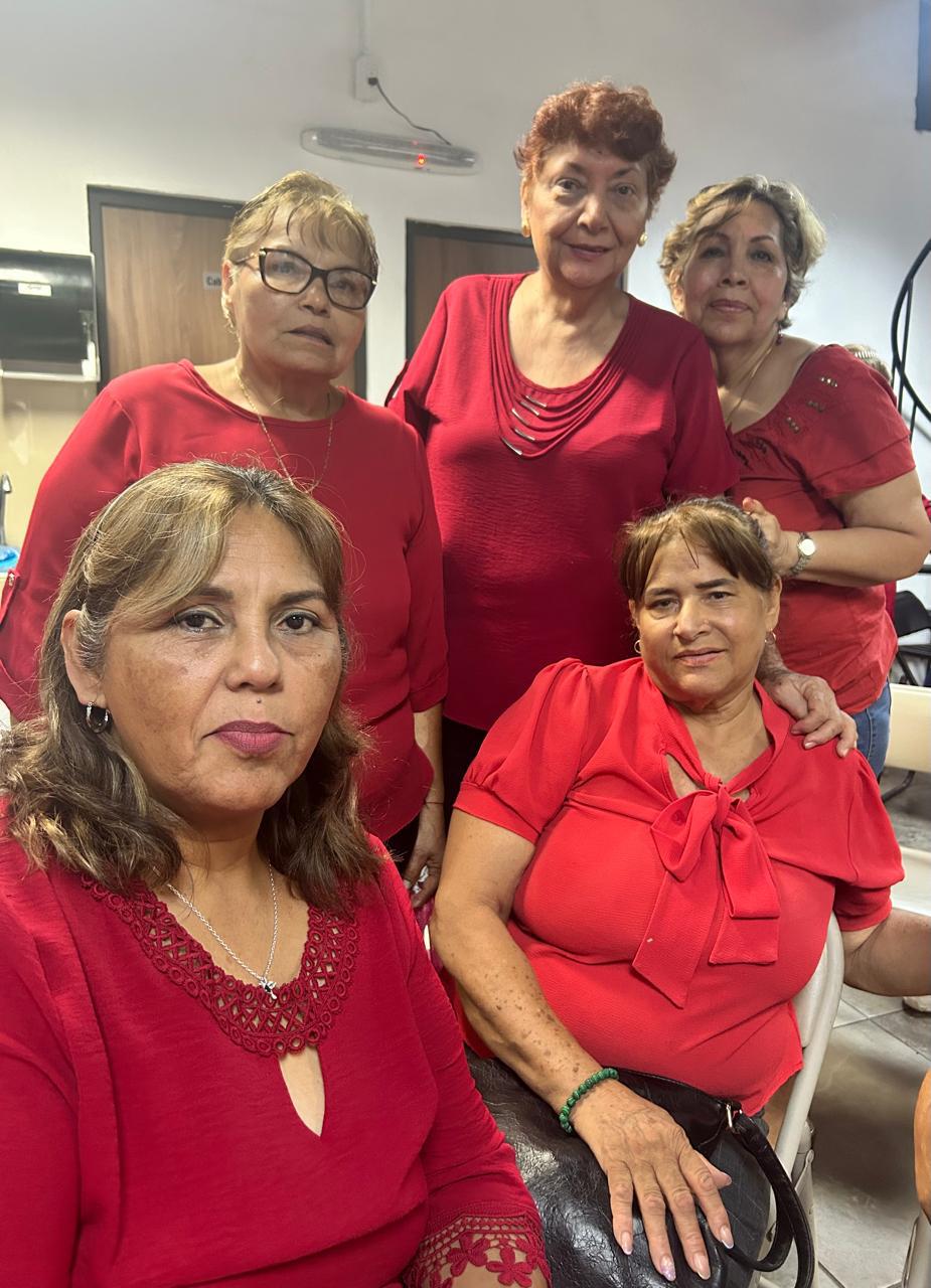 $!María Victoria Esparza, Bertha Vidriales y Irma Hernández,Virginia Reyes y Lidia Hernández.