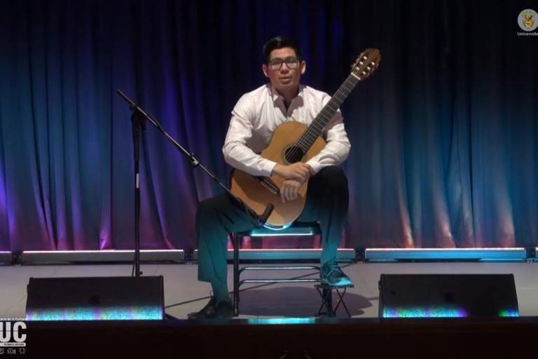 Con recital de guitarra clásica, Luis Quintero enseña a disfrutar de la música