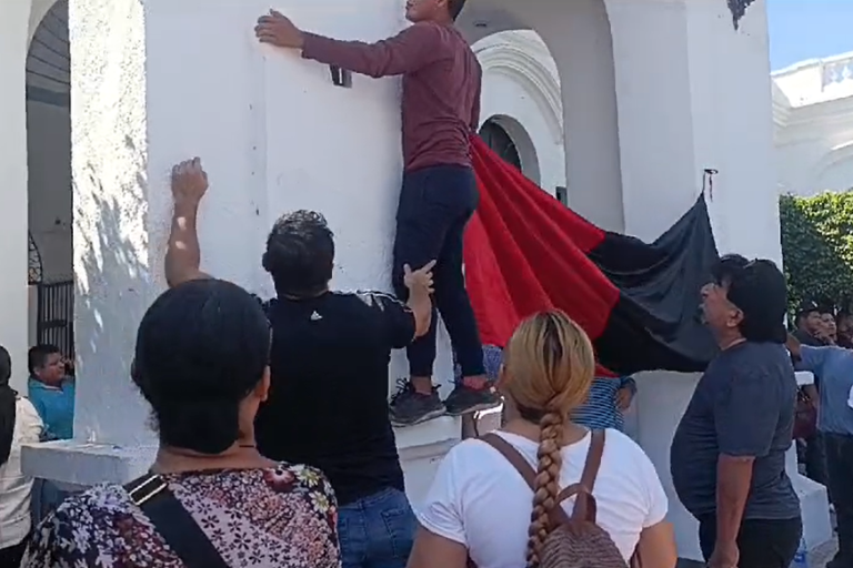 Se agota el diálogo en Ayuntamiento de Escuinapa; sindicalizados se van a paro