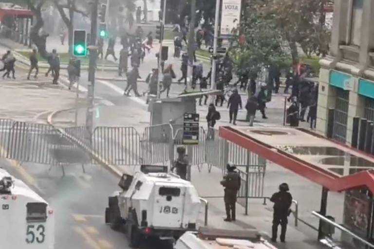 Manifestantes causan disturbios previo al aniversario 50 del golpe de Estado en Chile