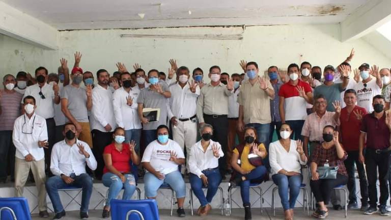 El evento reunió a ex profesores de la UAS y ex Alcaldes, algunos de los cuales han sido señalados de manera pública por malos manejos en los sectores que se han desempeñado pero que hoy buscan un espacio dentro de las filas de Morena.