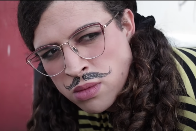 Responde tiktoker mexicana a ‘Emilia Pérez’ con la parodia musical ‘Johane Sacreblu’