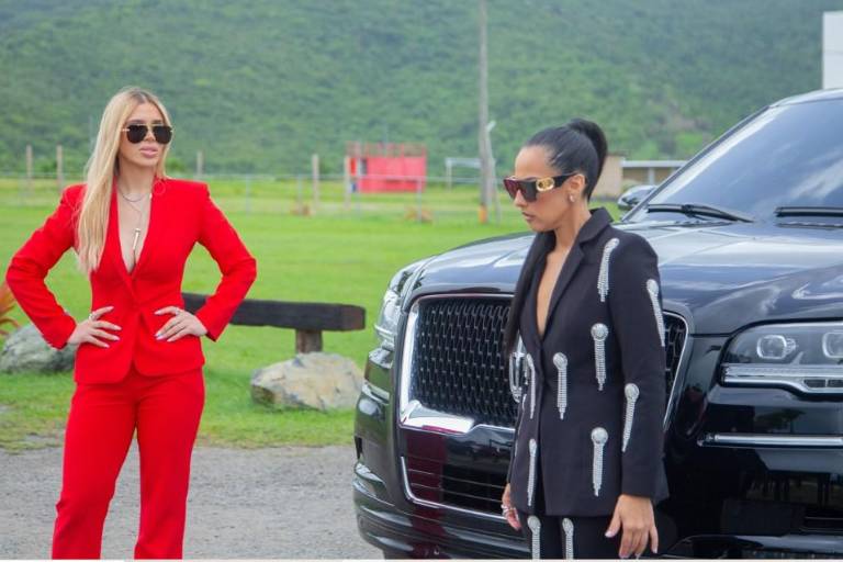 Debuta Emma Coronel en video musical que narra su vida