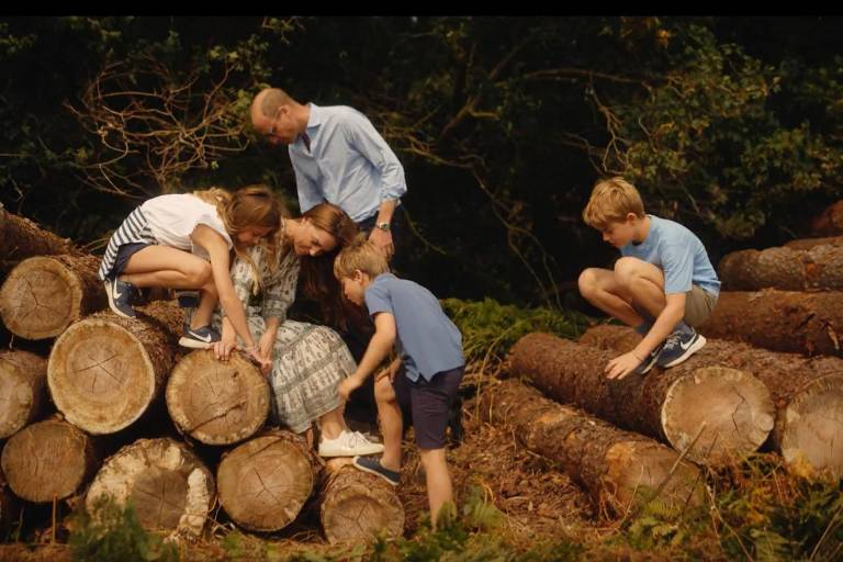 Kate Middleton reaparece rodeada de su familia tras superar su cáncer