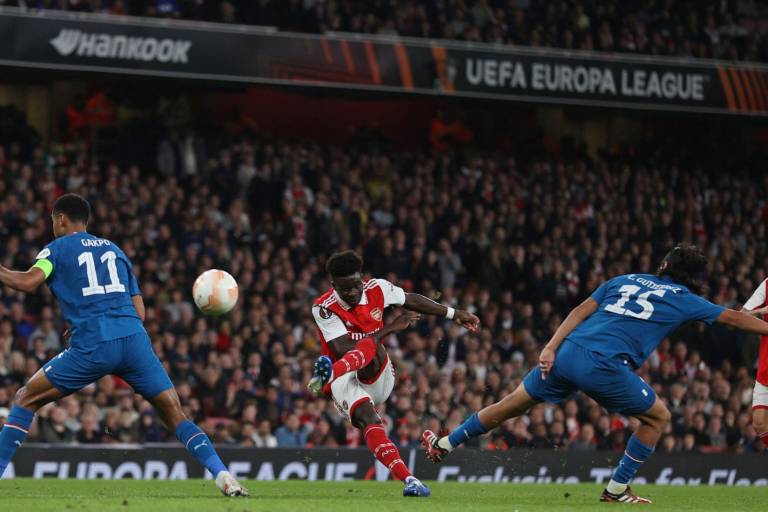 Sinaloense Érick Gutiérrez y el PSV caen ante el Arsenal en la Europa League