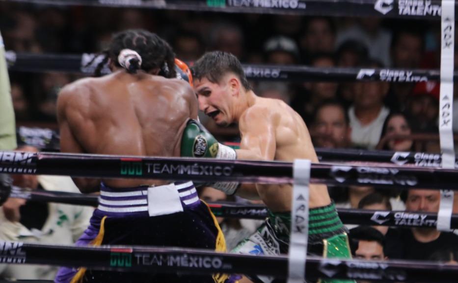 $!Marco Verde triunfa en su debut profesional en casa