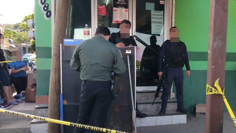 Dos hombres fueron asesinados cuando abrían su negocio en el bulevard Agricultores, al sur de Culiacán.