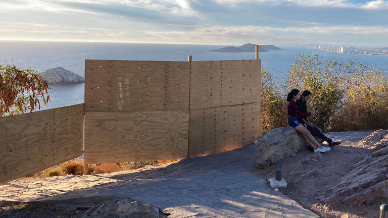 En el caso del puente de cristal no se solicitó algún permiso a la Asipona para su construcción, dice el director.