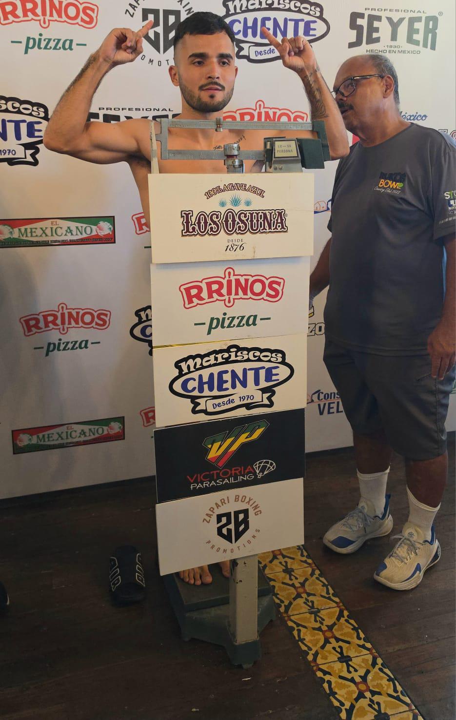 $!‘Veneno’ Aréchiga supera el pesaje y queda listo para encabezar ‘Rumbo a la Gloria’ en Mazatlán