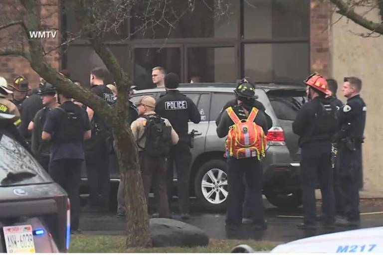 Al menos cinco personas muertas y siete heridas, en tiroteo en escuela cristiana de Wisconsin