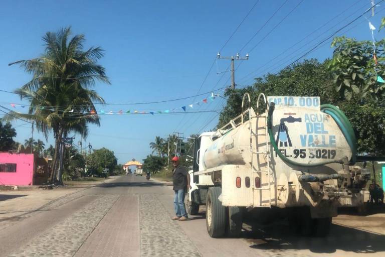 Jumapae no repara bomba, pero sí vende pipas con agua, denuncian