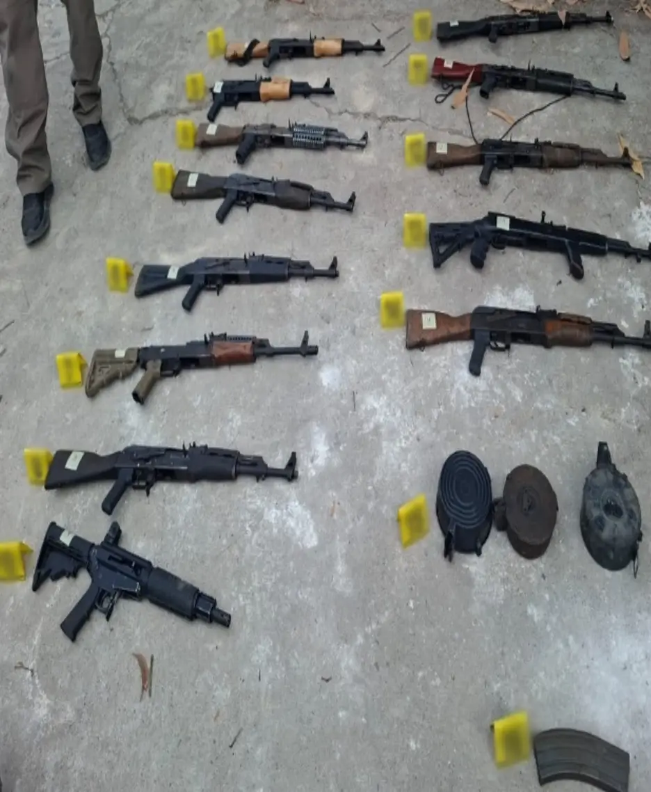 $!Aseguran 100 explosivos improvisados y arsenal en Escuinapa