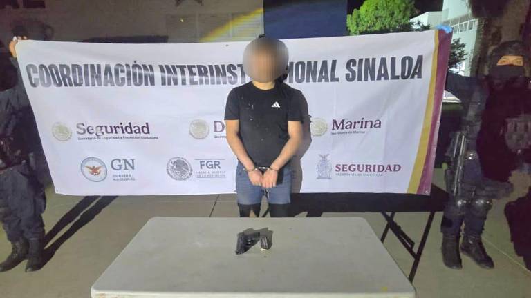 Policía Estatal detuvo a un hombre herido con pistola tras reportes de disparos en Plaza Humaya.