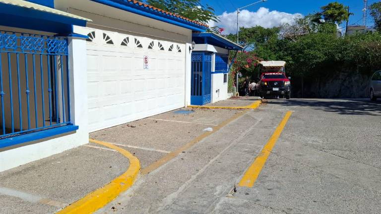 La semana pasada fueron colocados tubos metálicos y boyas que invadían un tramo de la cinta de rodamiento en el Paseo de Vista Hermosa, en el Cerro de la Nevería.