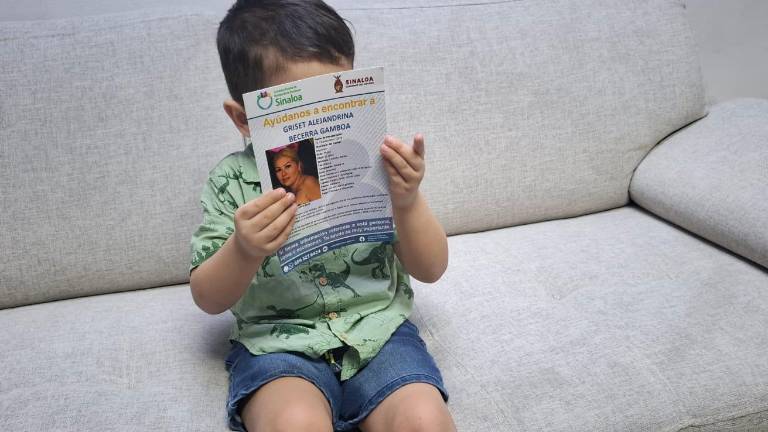 Jesús Hazael es un gran amante de los juguetes de dinosaurios.