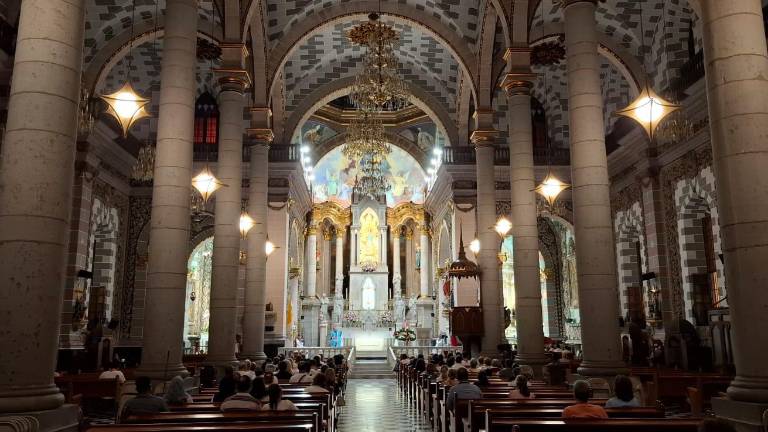 La Catedral de Mazatlán se prepara para la celebración de la Virgen de la Inmaculada Concepción.