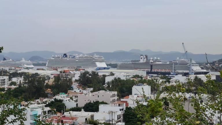 Arribo de tres cruceros turísticos al cierre de año.