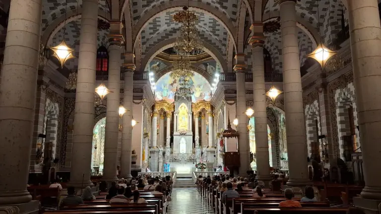 Monseñor Mario Espinosa Contreras recordó el Día de la Sagrada Familia en la Catedral Basílica de la Inmaculada Concepción, en Mazatlán.