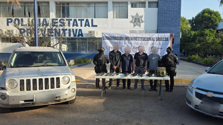 Elementos estatales detuvieron a cuatro hombres y aseguraron armas y vehículos en la colonia Aeropuerto.