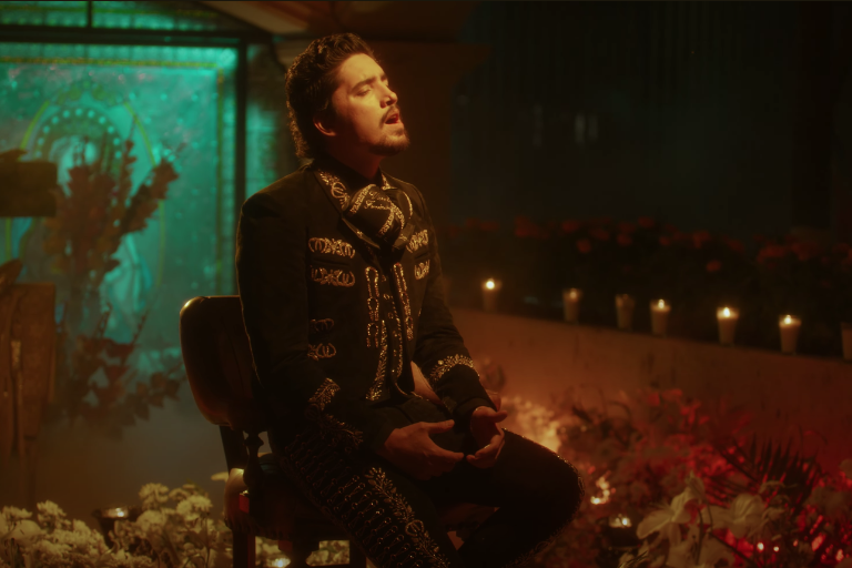 Dedica Alex Fernández el tema ‘Mi abuelo vino a visitarme’ a Vicente Fernández