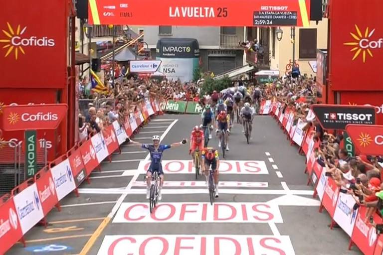 David Gaudu se cuela en la fiesta de Ceres y Vingegaard mantiene la roja