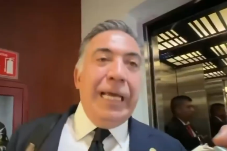 Enrique Inzunza Cázarez, Senador por Sinaloa, responde a la entrega de firmas que piden su desafuero.