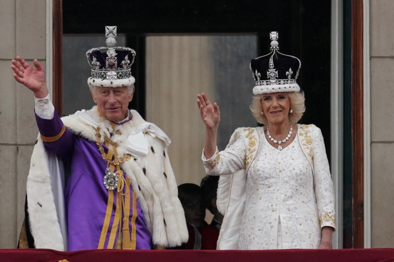 Coronan a los reyes Carlos III y Camilla en histórica ceremonia cargada de simbolismos
