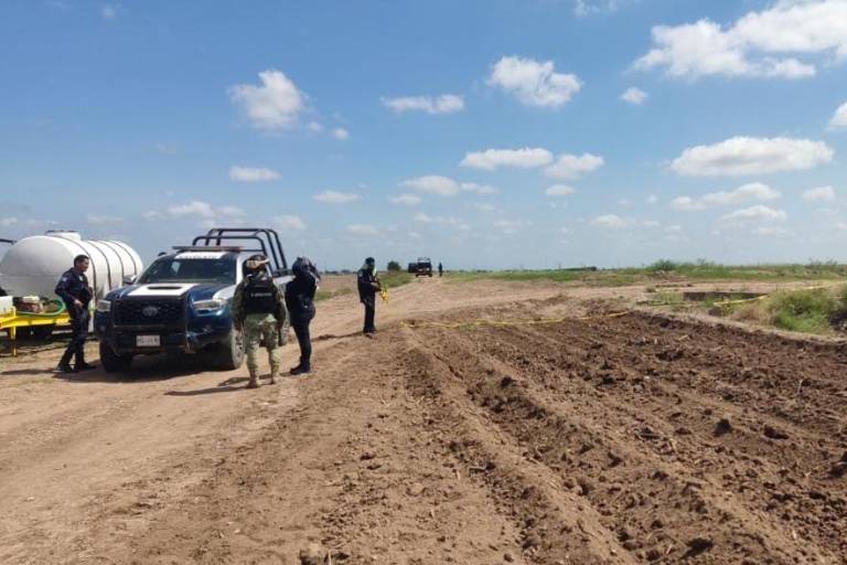 Hallan cuerpo en descomposición y atado de las extremidades en canal de Villa Juárez, Navolato