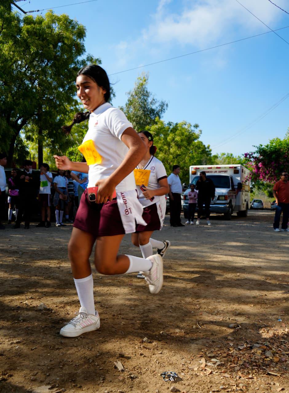 $!Carrera Kilómetros por la Paz une a El Castillo en Mazatlán