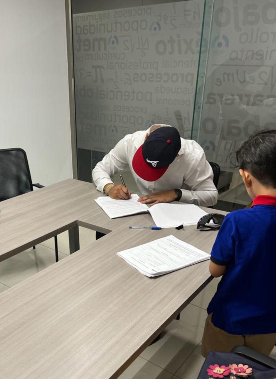 $!Mazatleco Marco Patiño firma para la organización de los Bravos de Atlanta