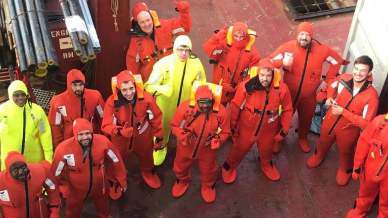 La ONU pide a los gobiernos que den prioridad a la vacunación contra el Covid-19 de los trabajadores del mar y el aire, una fuerza laboral esencial.