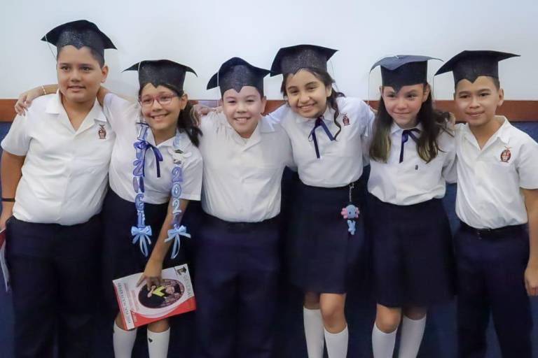 Con divertida piscinada celebra Gael Gaxiola Valdez su graduación