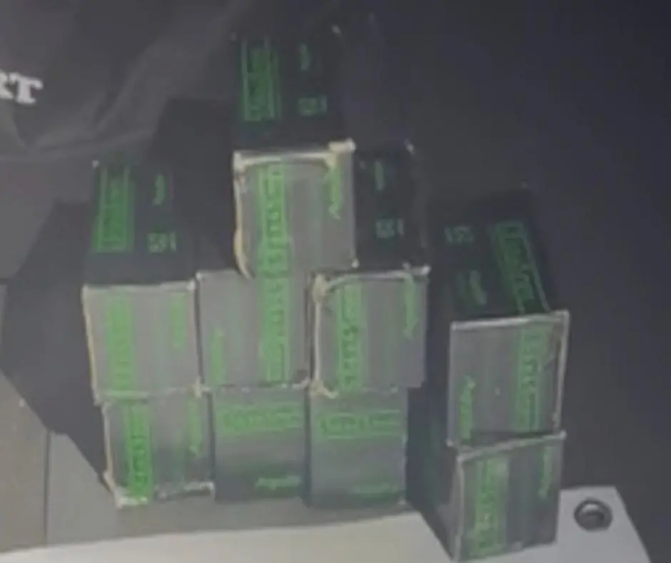 $!Detienen a hombre con cuatro granadas y 900 cartuchos en autobús de pasajeros en Mazatlán