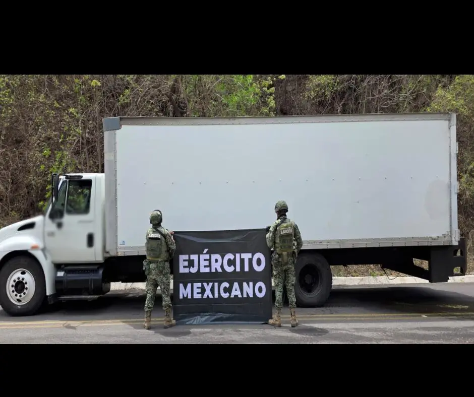 $!Aseguran 7 mil litros de sustancias para metanfetamina en Culiacán