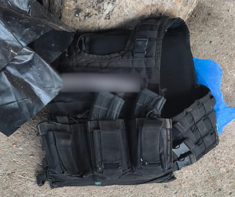 $!Aseguran armas, explosivos y vehículo baleado durante operativos en Mazatlán
