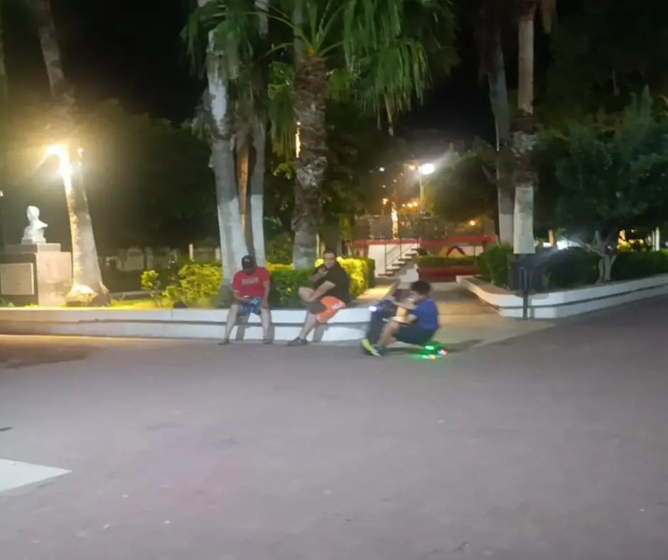 $!Escuinapa recupera la vida nocturna tras meses de violencia; habitantes vuelven a las calles