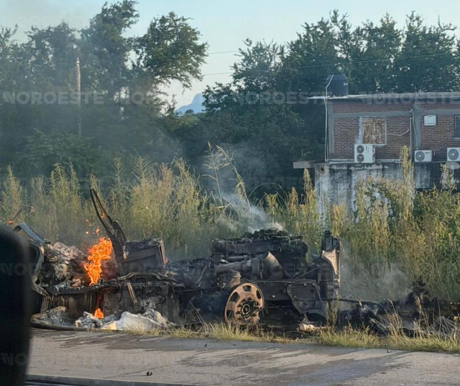 $!Muere conductor tras brutal choque frontal contra un tráiler en la autopista Tepic-Mazatlán