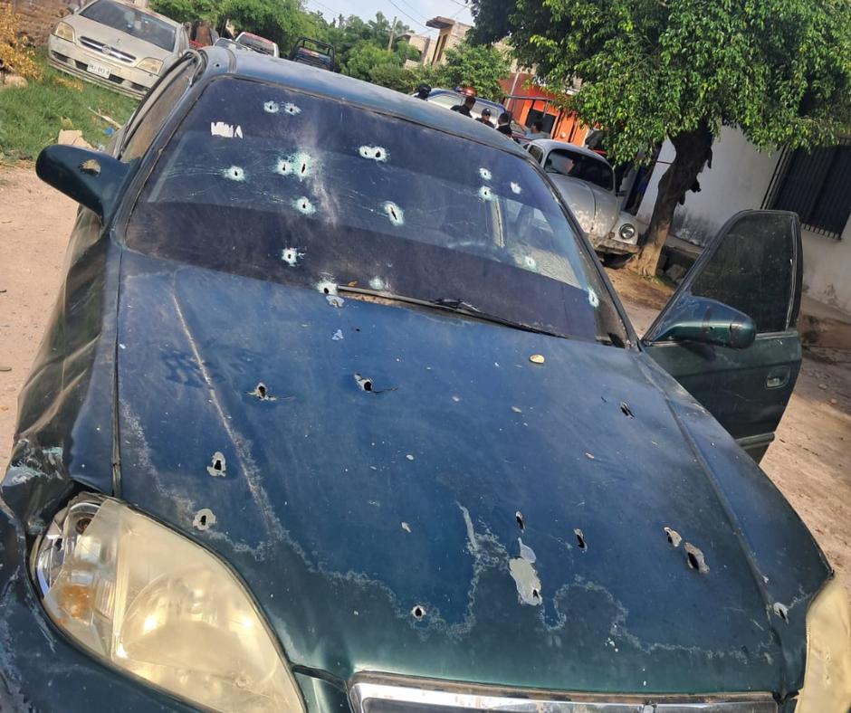 $!Presunto enfrentamiento armado deja nueve vehículos dañados en la colonia Gabriel Leyva, en Escuinapa