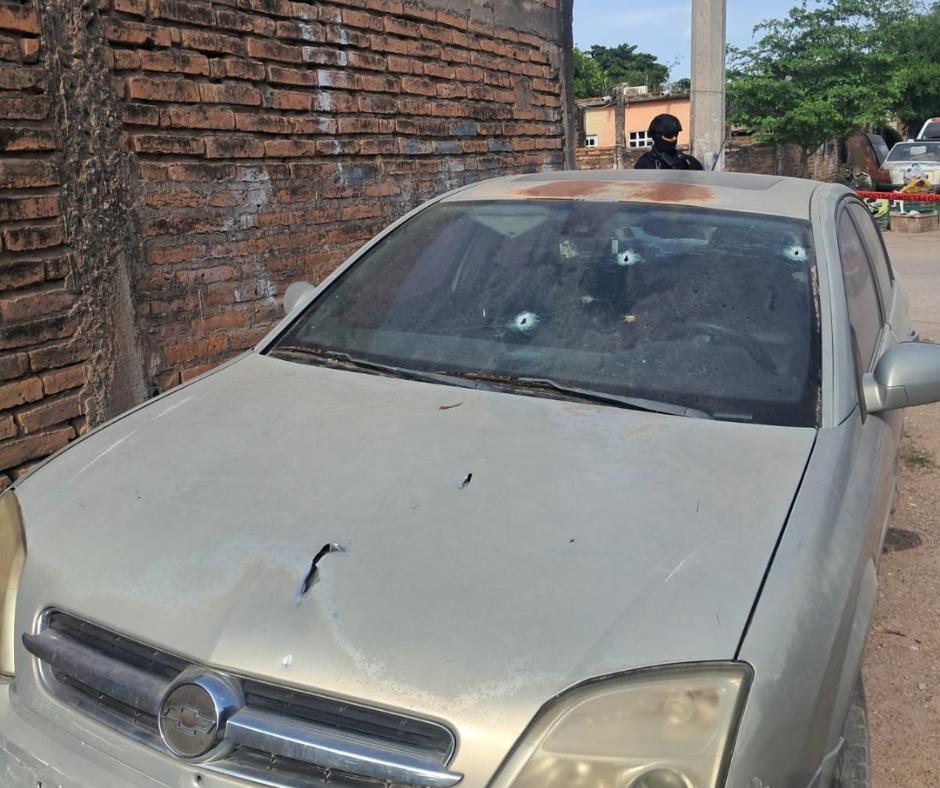 $!Presunto enfrentamiento armado deja nueve vehículos dañados en la colonia Gabriel Leyva, en Escuinapa