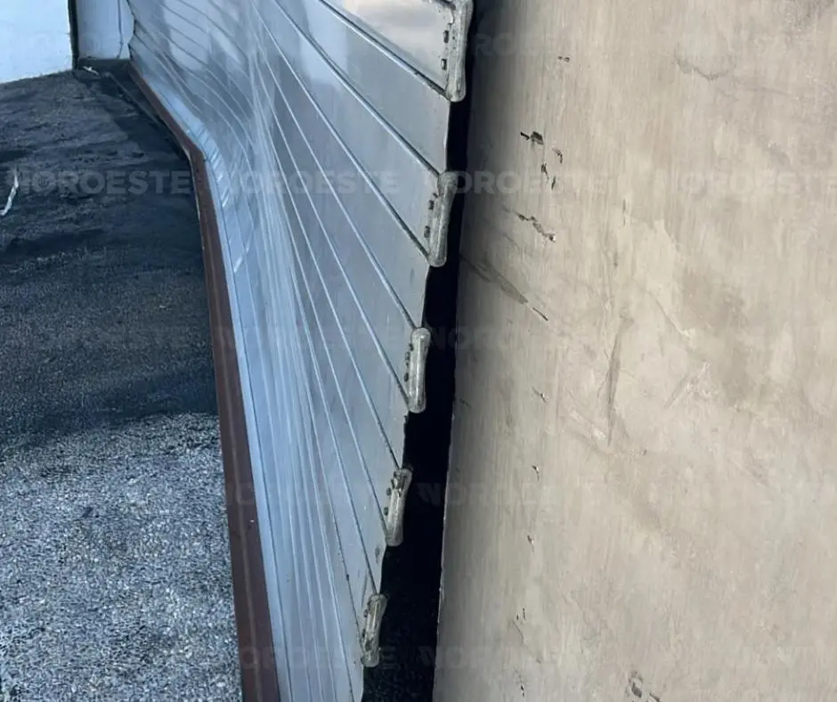 $!Vandalizan e incendian local comercial cerca de la Novena Zona Militar en Culiacán