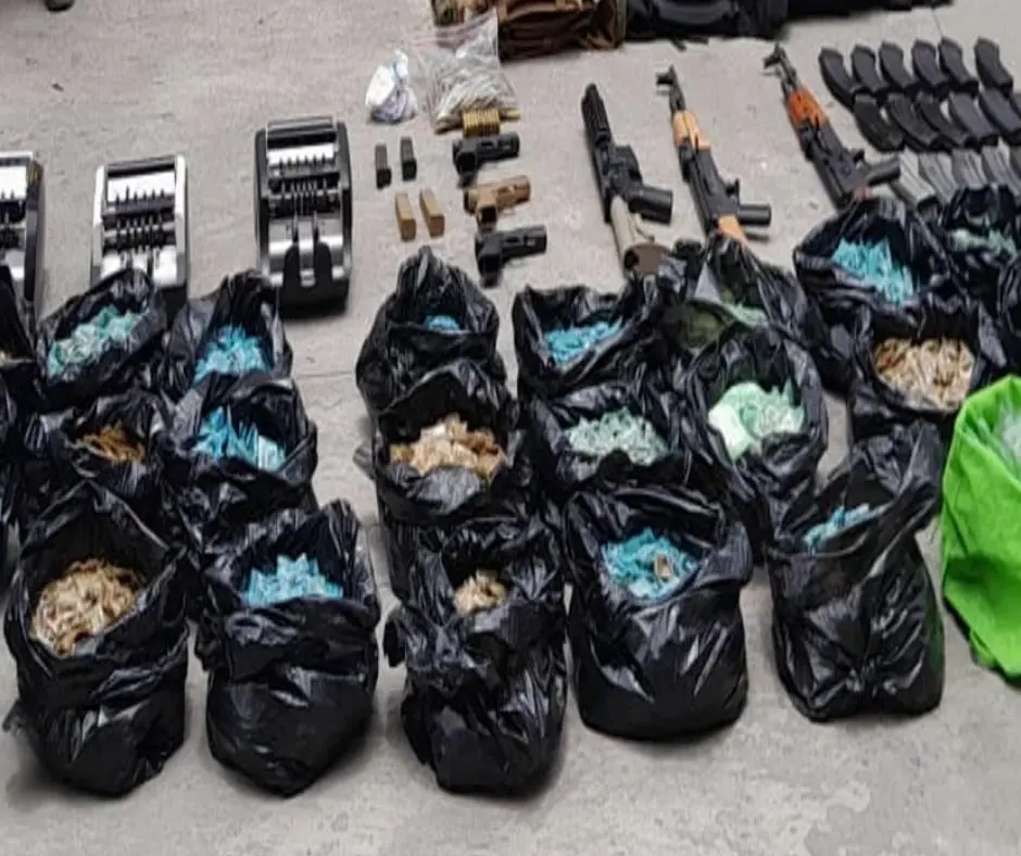$!Confirman cuatro detenidos tras operativo en motel de Mazatlán; aseguran armas, droga y vehículos