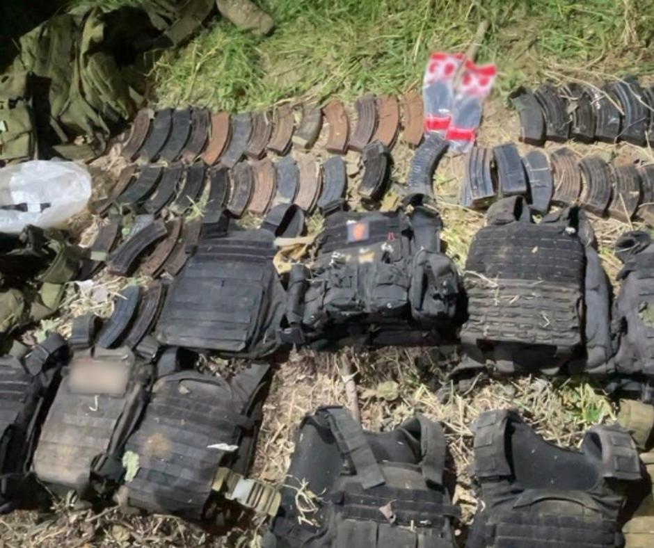 $!Aseguran arsenal, droga y vehículos en El Caimanero, Rosario